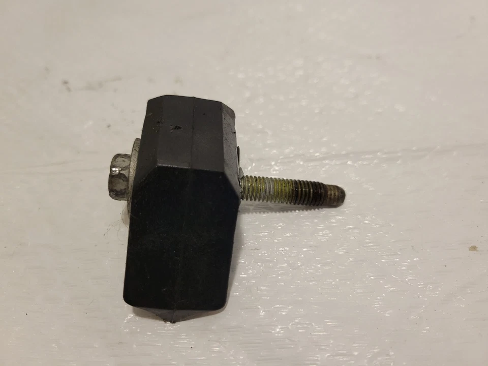 2005 Saturn Vue电池固定夹扣 — 第 4/4 张图片