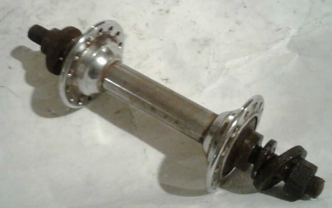 VINTAGE SCHWINN APPROVED BICYCLE FRONT HUB 28 HOLE MADE IN VINTAGE SCHWINN APPROVED BICYCLE FRONT HUB 28 HOLE MADE IN