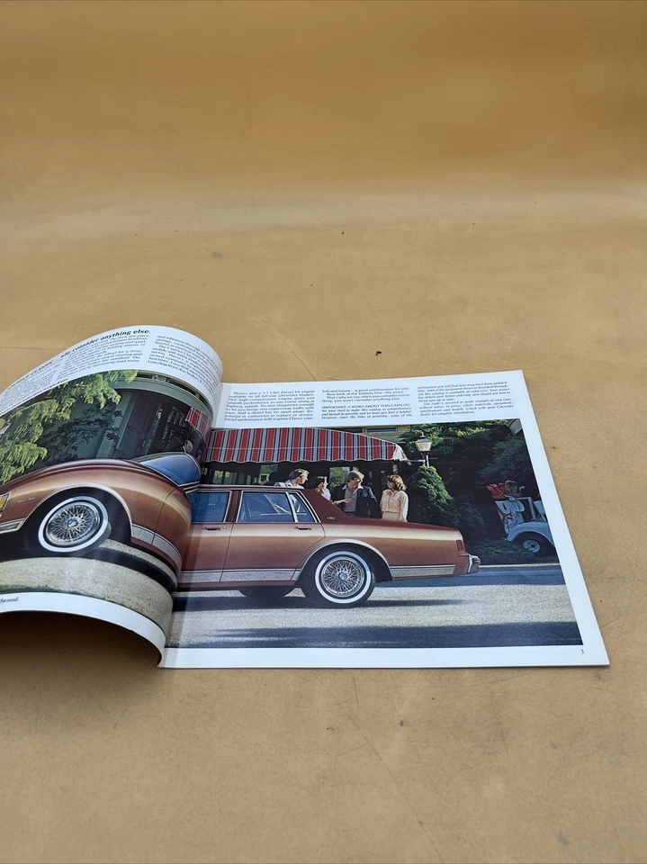 1982 CHEVROLET CAPRICE CLASSIC IMPALA SALES BROCHURE CATALOG BOOKLET - Imagem 3 de 4