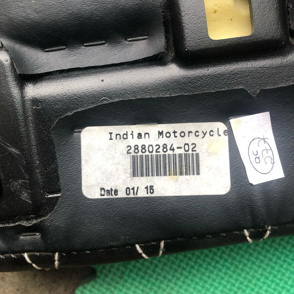 Almohadilla acolchada de cuero genuino para respaldo de pasajero Indian Motorcycle - 2880284 Foto 4 de 4