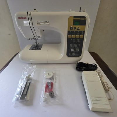 Janome 3022 computerized sewing machine W Pedal, Manual, & Bag