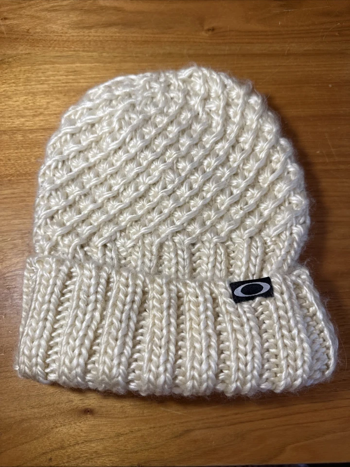 Gorro Oakley Riva Puño En Punto Cruzado Crochet Corona Estilo con Puño Acanalado Foto 2 de 3