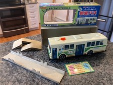 NOS  DAIYA, PLASTIC ,FRICTION DRIVEN, CITY BUS IN ITS ORIGINAL BOX. NIB C VIDEO