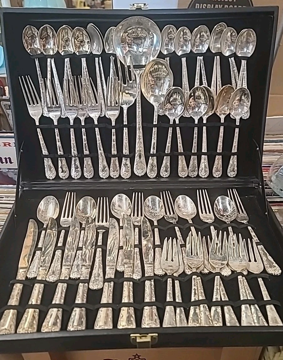 Wm. Rogers & Son Rose Flatware-Set Antique US Silver-Plated