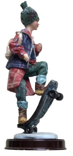 Sculptures et figurines décoratives de collection : figurine garçon MRH sur skateboard - Photo 1 sur 6