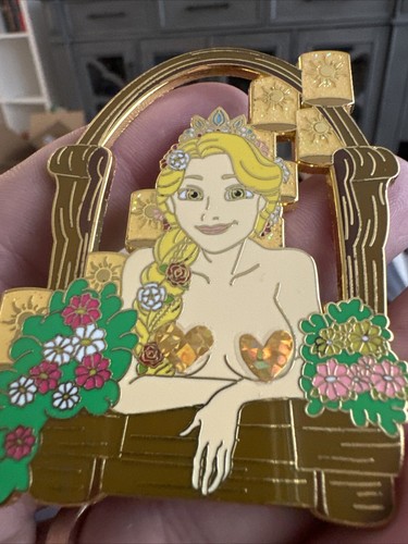 Disney Rapunzel Pin In Her Window With Lanterns LE 100 TANGLED Fantasy Jumbo Pin - Bild 6 von 15