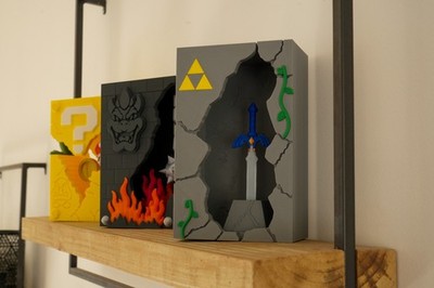 Zelda Inspired Broken Brick Sword Triforce Gaming Display Figur