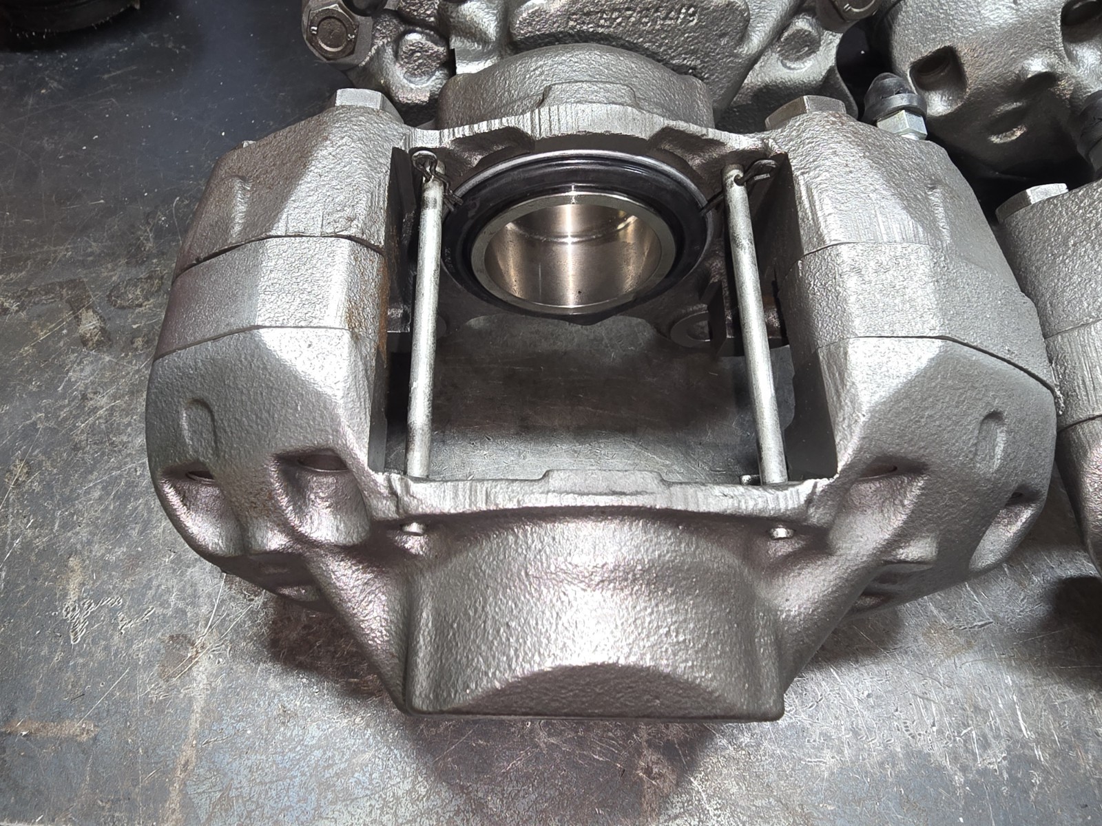 ROLLS ROYCE BENTLEY COMPLETE SET OF 4 FRONT CALIPERS SOLD OUTRIGHT 