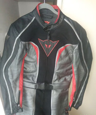 Tuta da gara Dainese taglia 50  divisibile protezioni ginocchia gomiti spalle