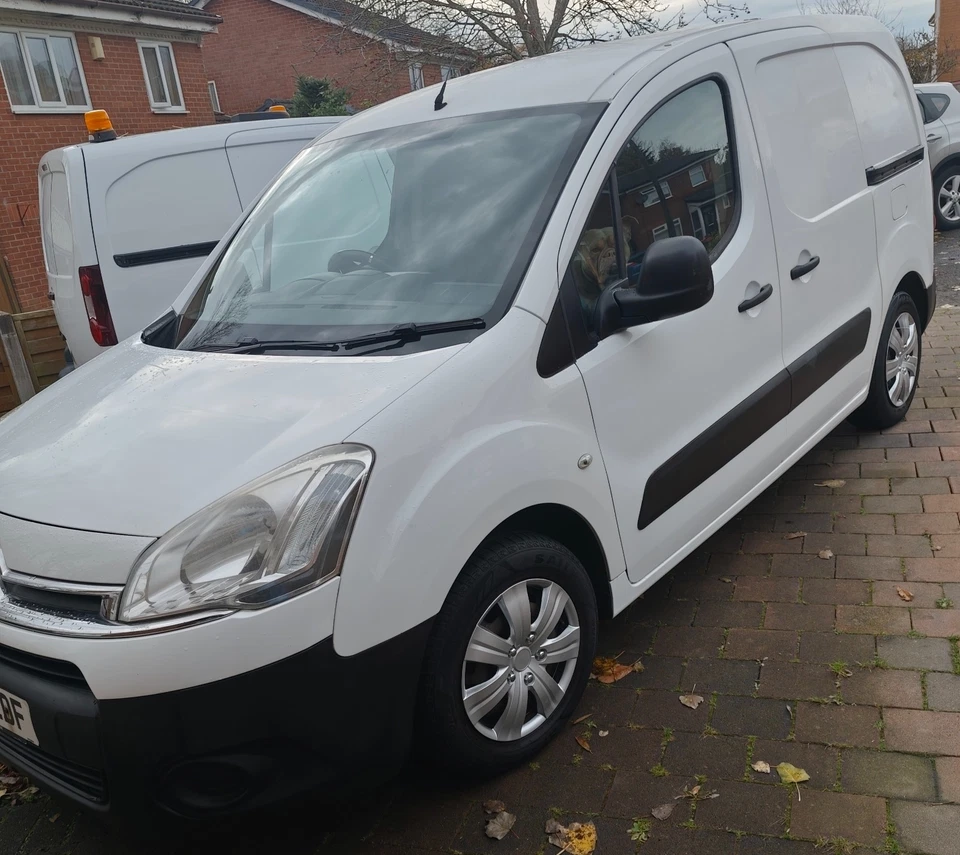 Partner Window Cleaning Van With New Water Fed Pole System - Image 3 of 4