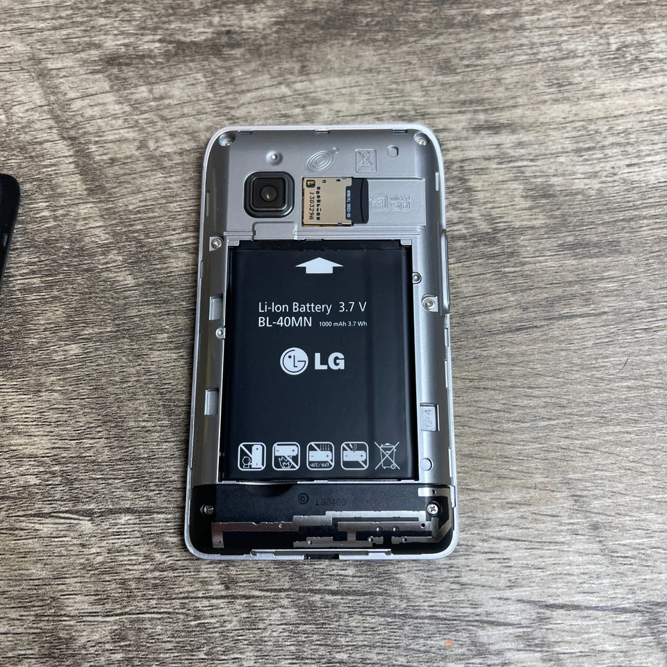 LG 840G 3.2" Touchscreen 2.0MP Bluetooth & Wi-Fi (TracFone) Android Cell Phone - Image 3 of 4