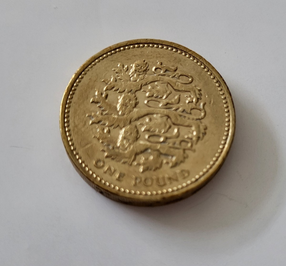 RUVEN ラスト1点 One Pound Elizabeth 2002 rare coin, 