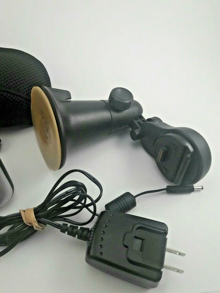 TomTom GO 700 3.5-Inch Bluetooth Portable GPS Mount and Power Adapter - Image 3 of 4