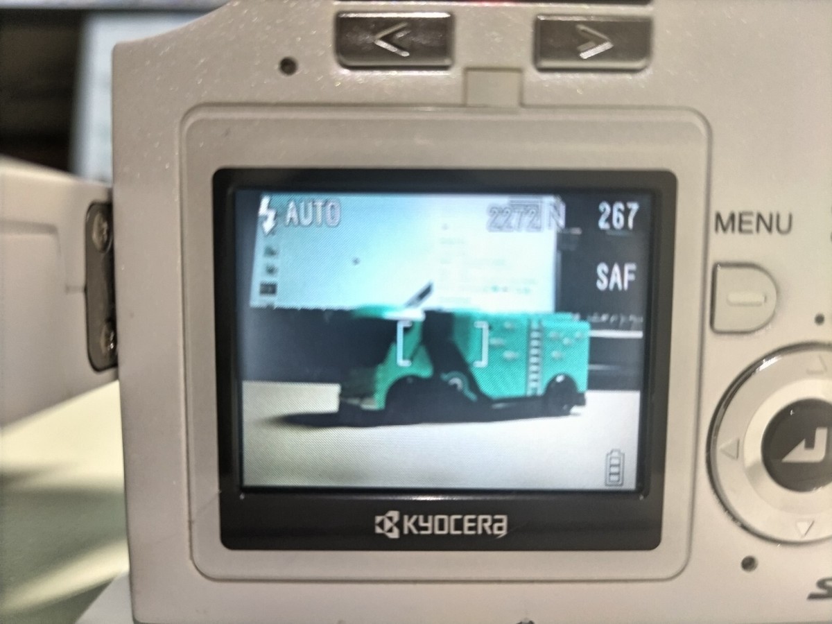 New Charger × 2【NEAR MINT】KYOCERA Finecam SL400R 4.0MP Digital