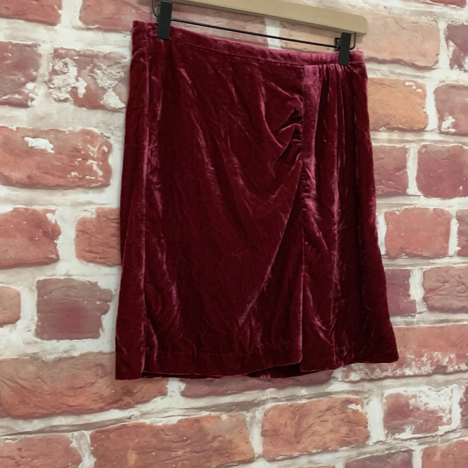 Falda Anthropologie Mujer Talla 4 Rojo Frambuesa Terciopelo Terciopelo Acanalado Cremallera Foto 2 de 4