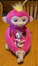 WowWee Fingerlings HUGS Bella pink interactive plush monkey toy bonus unicorn 