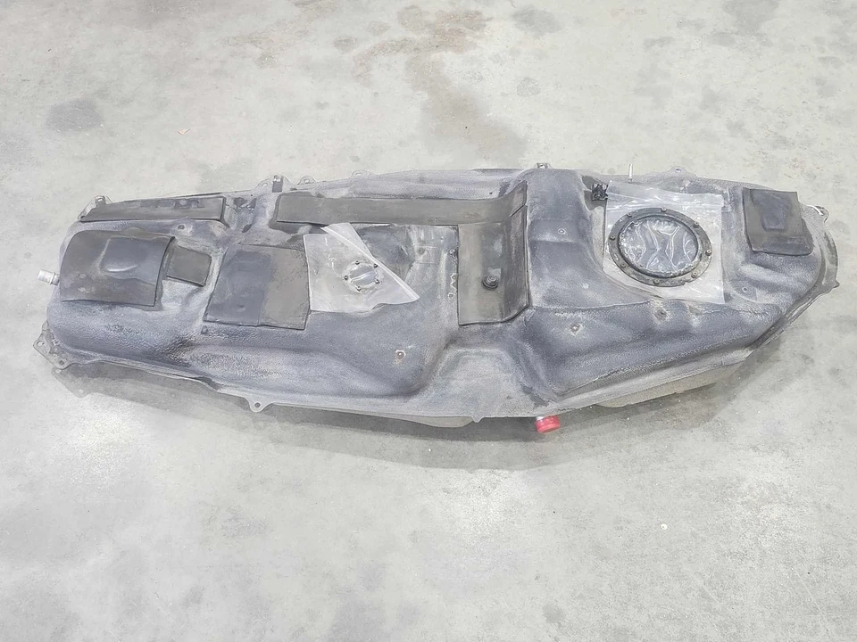 Conjunto de tanque de combustible Toyota RAV4 2006-2012 tanque de gasolina genuino OEM 770010R030 Foto 4 de 4