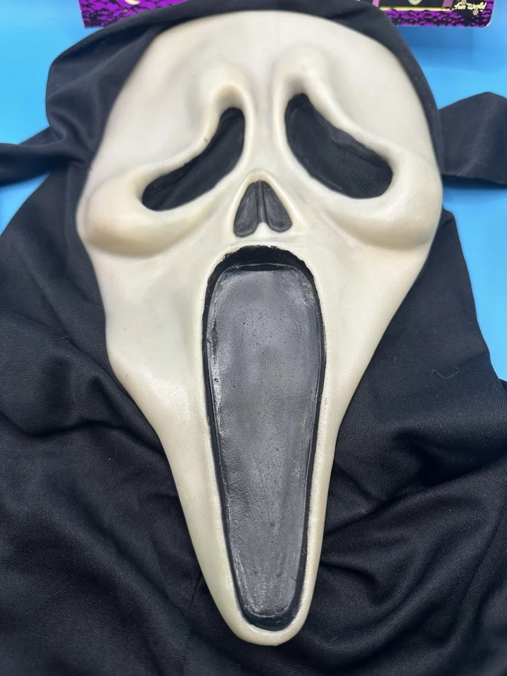 Scream Ghost Face Mask 1997 Officially Licensed Fun World Glows in the Dark New - Image 3 of 4