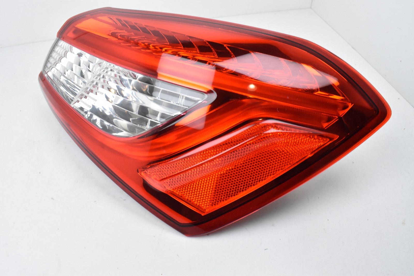 2014 2019 Maserati GHIBLI S Q4 Passenger RH  Rear Outer Tail Lignt Lamp LED OEM