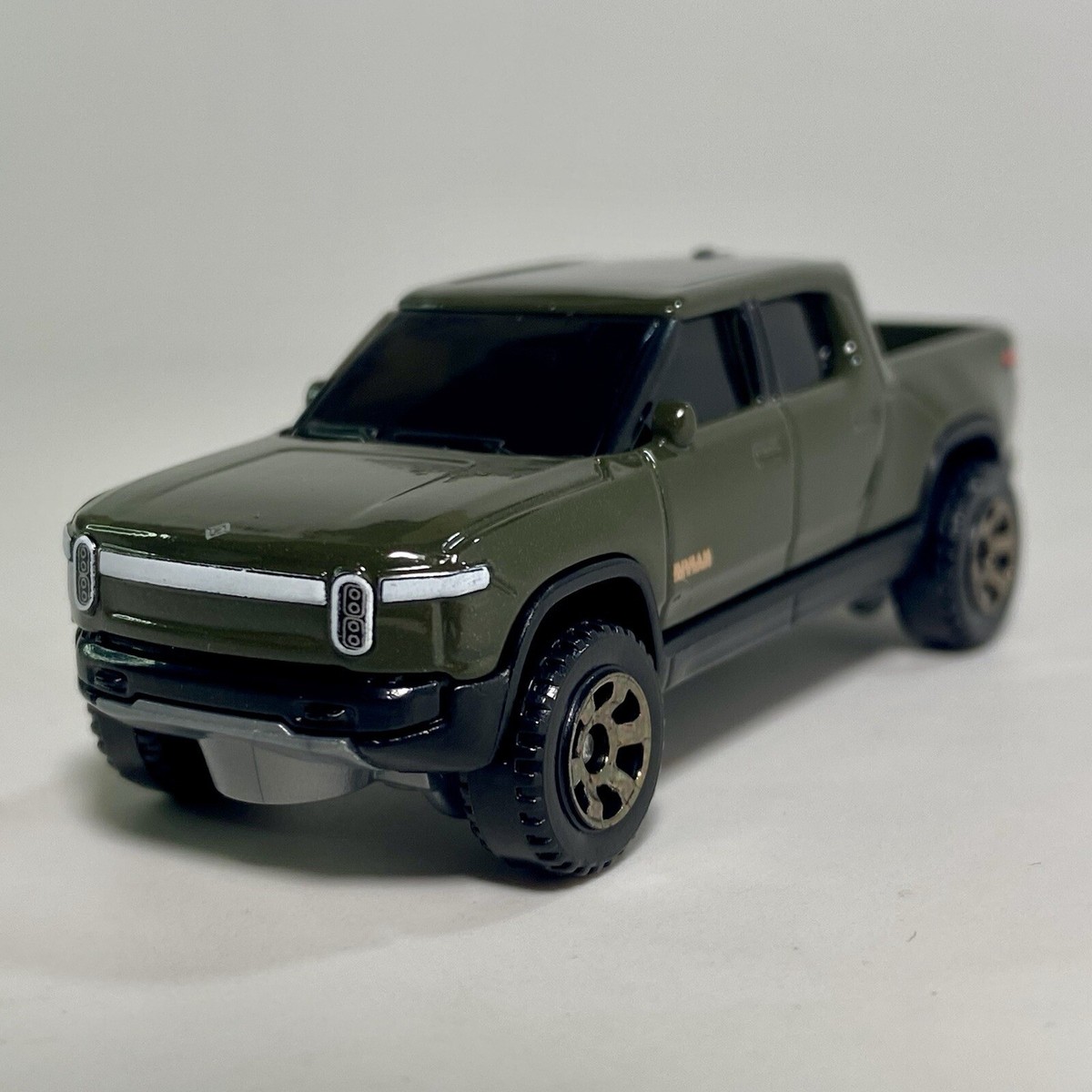 Rivian R1T 1:64 Scale Diecast EV Pickup Truck Dark Green Diorama