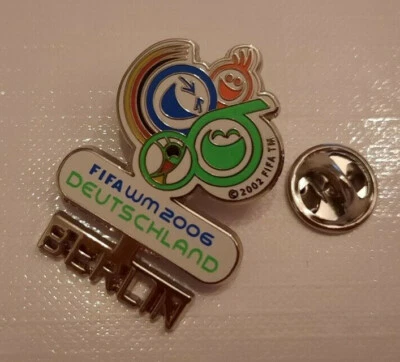 MARKENLOS FIFA Deutschland WM 2006 Spielort Berlin Pin NEU (M77)