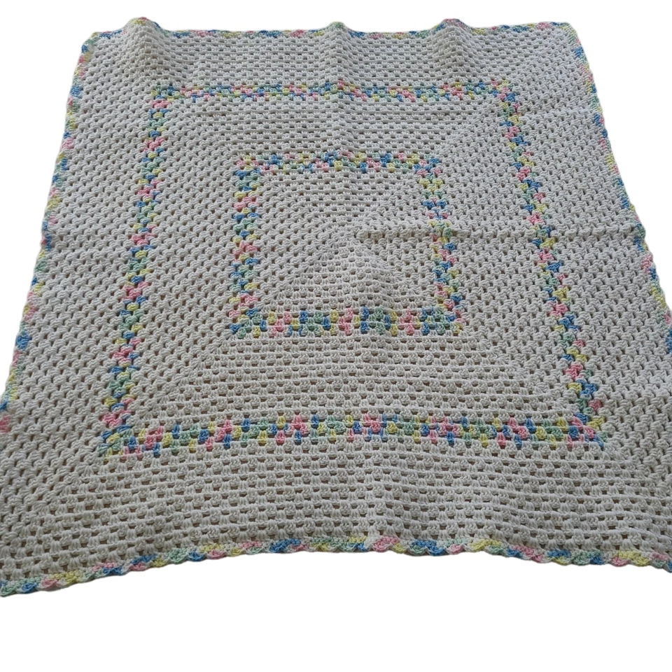 Manta de bebé hecha a mano ganchillo afgano colores blanco y arco iris 40 x 40,50 Foto 2 de 4