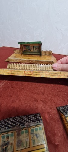 0 Gauge Tin plate Station and Buildings - Picture 10 of 17