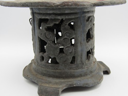 ANTIQUE JAPANESE CAST IRON PAGODA CANDLE LANTERN (BIRD & BAMBOO DESIGN) - Picture 4 of 6