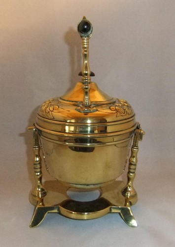 Antigua tetera victoriana de latón sobre soporte: estilo movimiento estético. - Imagen 3 de 8