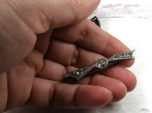 Vintage Topf Metall Brosche viel Verschleiß Reparatur klar rot schwarz Strass Florenza - Bild 7 von 7