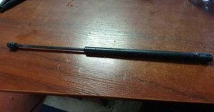 MERCEDES A KLASSE W168 2004 RHD HECKKLAPPE GASFEDER RECHTS AUS SEITE A1689800964