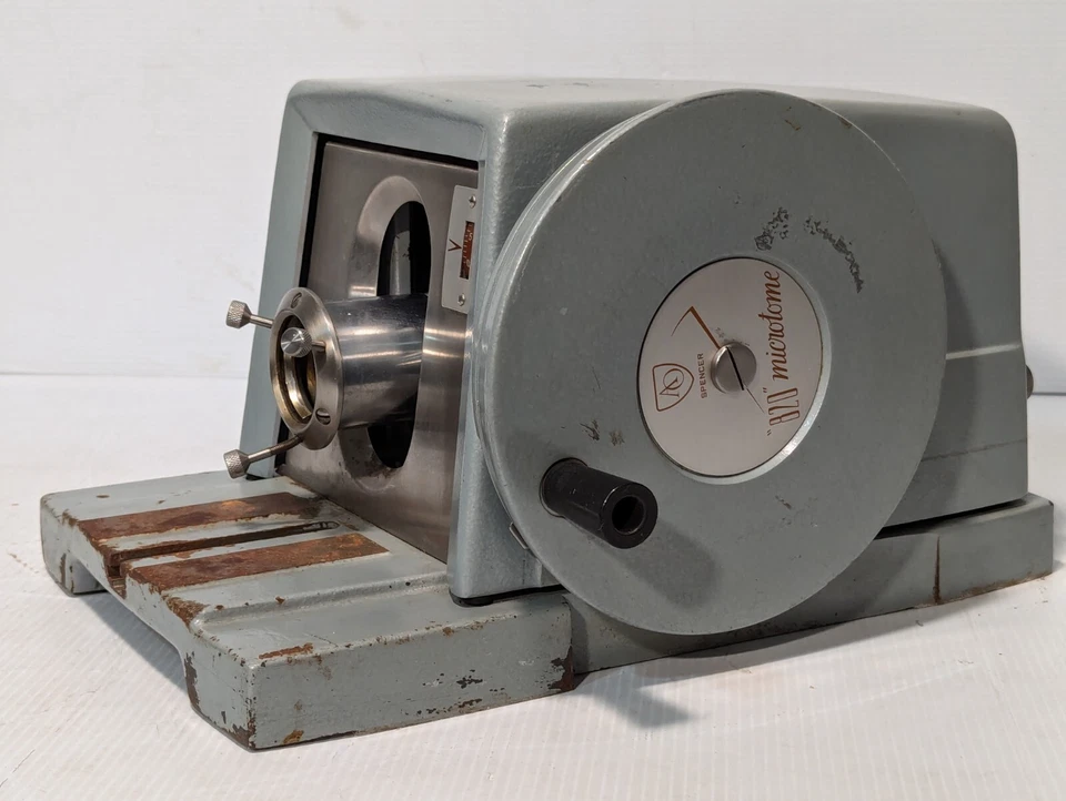 American Optical Spencer 820 Microtome - Benchtop Manual Precision Rotary - Image 2 of 4