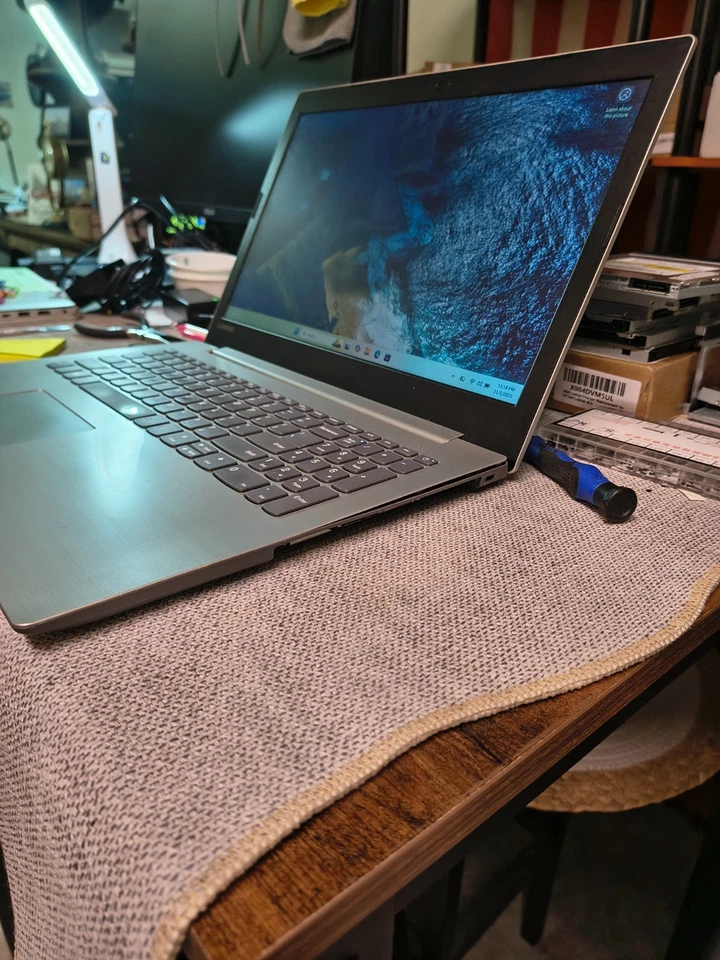 Lenovo IdeaPad 320 15.6" AMD A12-9720P 2.70GHz 12GB 256GB SSD Win11 Pro Foto 3 de 4