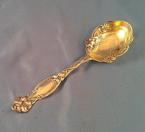 SUGAR SPOON! - Sterling Silver Shell Spoon by International Silver Co 40.33 gms.