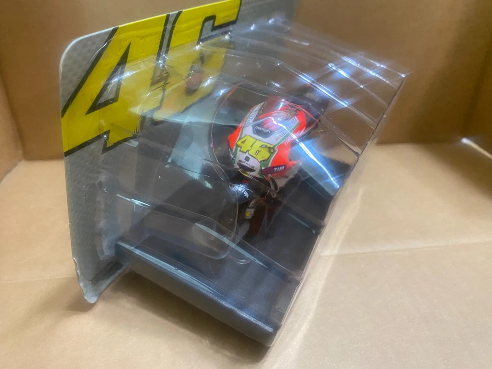 VALENTINO ROSSI COLLECTION-DUCATI DESMOSEDICI GP12 WORLD CHAMPIONSHIP 2012 1/18 - Image 2 of 3