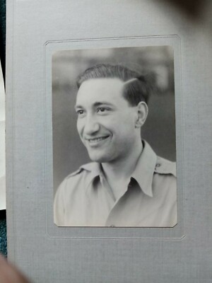 B3d  photograph bw 1940s man side view p7643