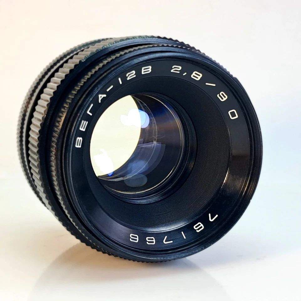 Vega-12Б 90mm f/2.8 Lens | Kiev-88 Bayonet Б (Pentacon Six Copy) USSR - Image 2 of 4