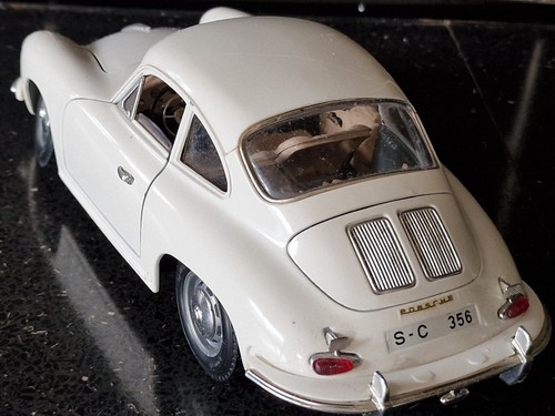 PORSCHE 356 B 1961 blanco 1/18 BURAGO MADE IN ITALY colección miniatura - Imagen 6 de 17