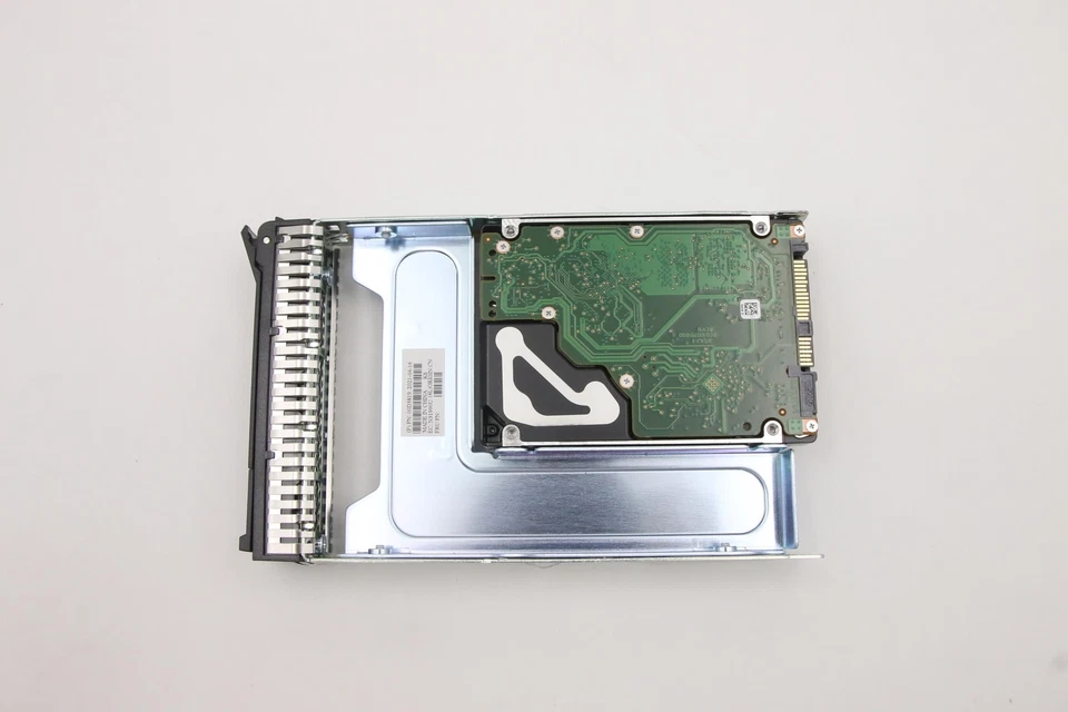 Lenovo ThinkSystem 00YK029 7XB7A00040 900GB 3.5'' 12GB/s 15K SAS Hard Drive HDD - Image 2 of 4