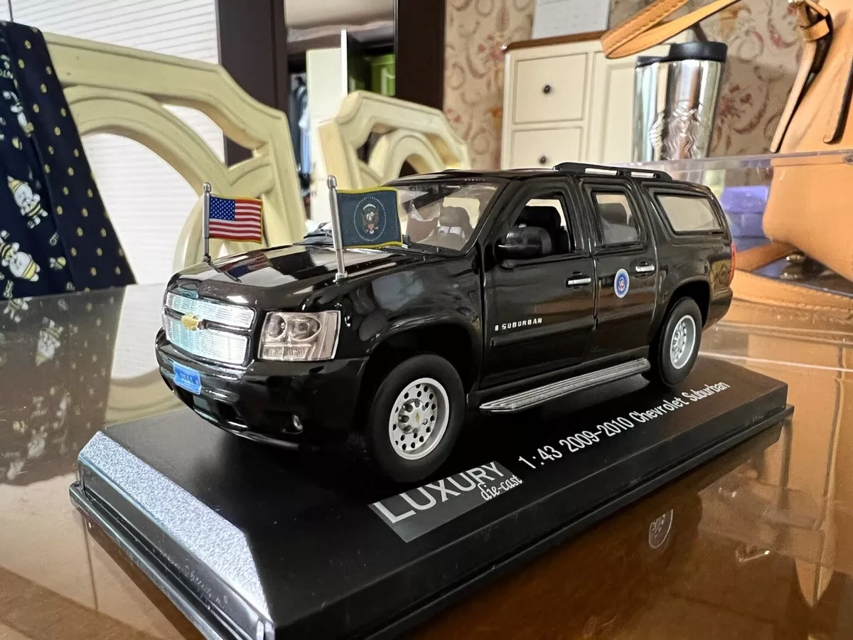1/43 Luxury Diecast Chevrolet Suburban Secret Service Ver.