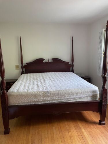Thomasville 1975 Chippendale King Bedroom Set (6 piece) used EXCELLENT CONDITION