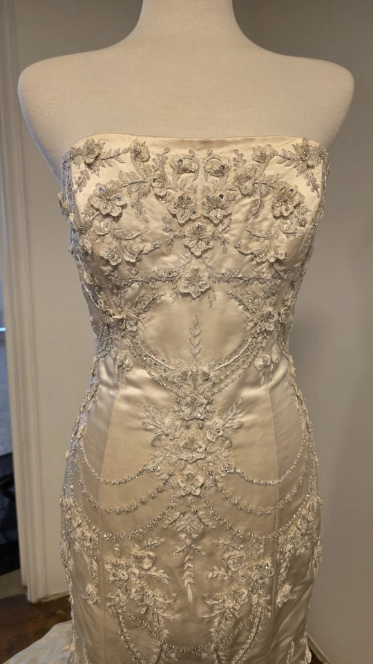 Vestido de novia vintage de seda marfil talla 10 con cuentas de sirena de alta costura Lázaro LZ7163 Foto 4 de 4