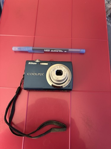 Nikon Coolpix S230-BLUE-10 MP-Digital Camera-SD Card & Charger-Tested Excellent