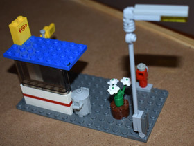 LEGO City 7641 City Corner 100% Complete with Instructions & 5 Minifigures