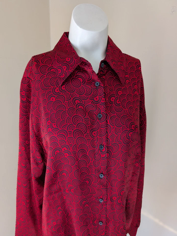 Top de seda Mossimo vintage para mujer L Mod estampado circular rojo negro años 90 con botones Y2K Foto 2 de 4
