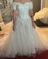 vintage Ivory Off-Shoulder Ball Gown Wedding Dress Lace Large Princess Train