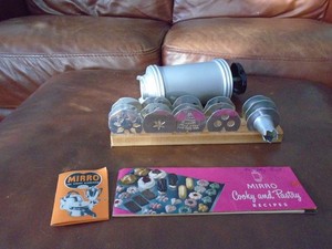MIRRO COOKY and PASTRY PRESS COMPLETE NO 358A M Made in U S A Spritz recipe !!!!