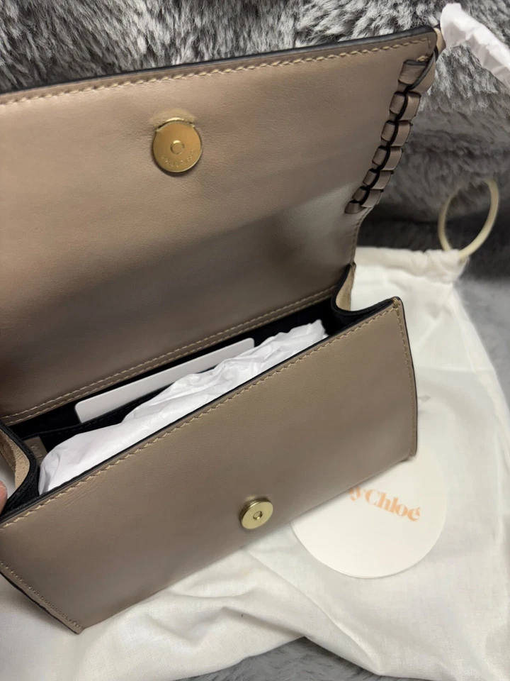 Bolso sin asas/bolso de hombro de cuero See by Chloé Tilda en gris topo precio de venta sugerido por el fabricante $375 Foto 3 de 4