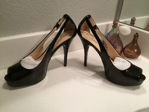 guess black peep toe heels