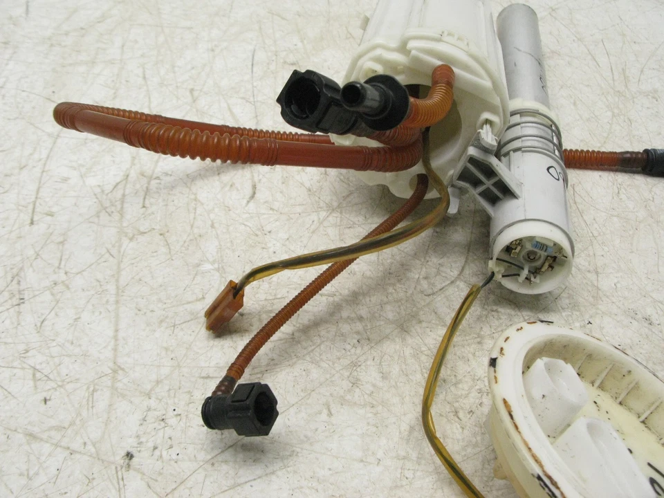 07-10 AUDI D3 A8 S8 QUATTRO 4.2 5.2 IN DEPÓSITO BAJA PRESIÓN BOMBA COMBUSTIBLE IZQUIERDA 091421 Foto 3 de 4